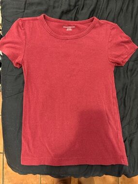 Amazon Essentials Burgundy Short Sleeve Shirt – Size Small – Like New